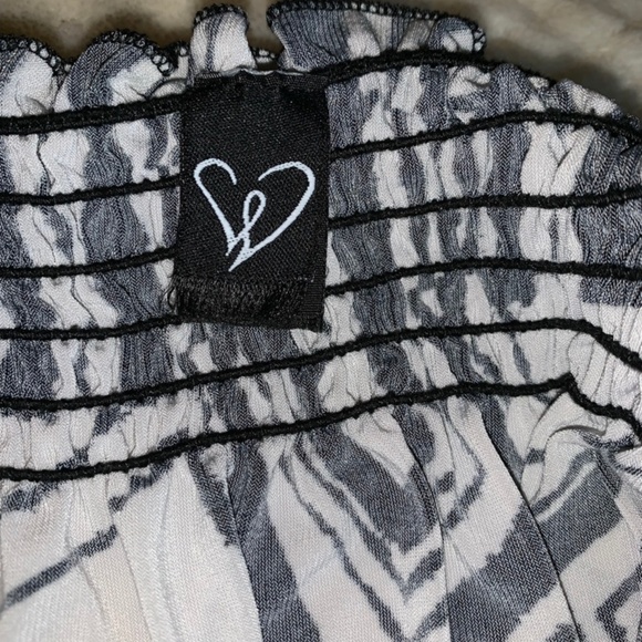 Black and White Absract Dress - Picture 3 of 3